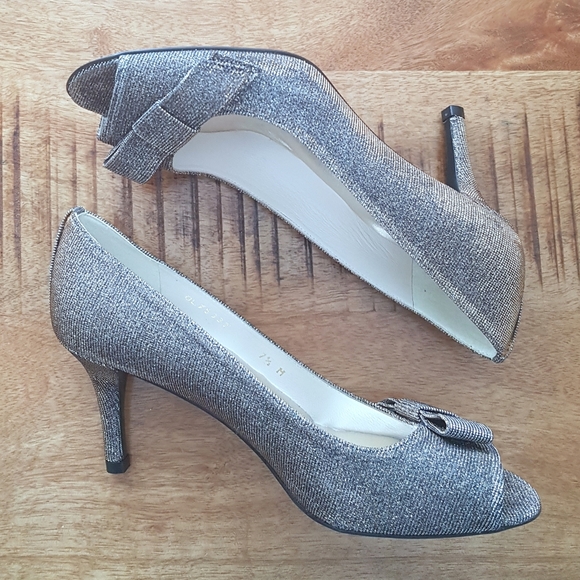 Stuart Weitzman Bowover Metallic Peeptoe Heels - Picture 3 of 7
